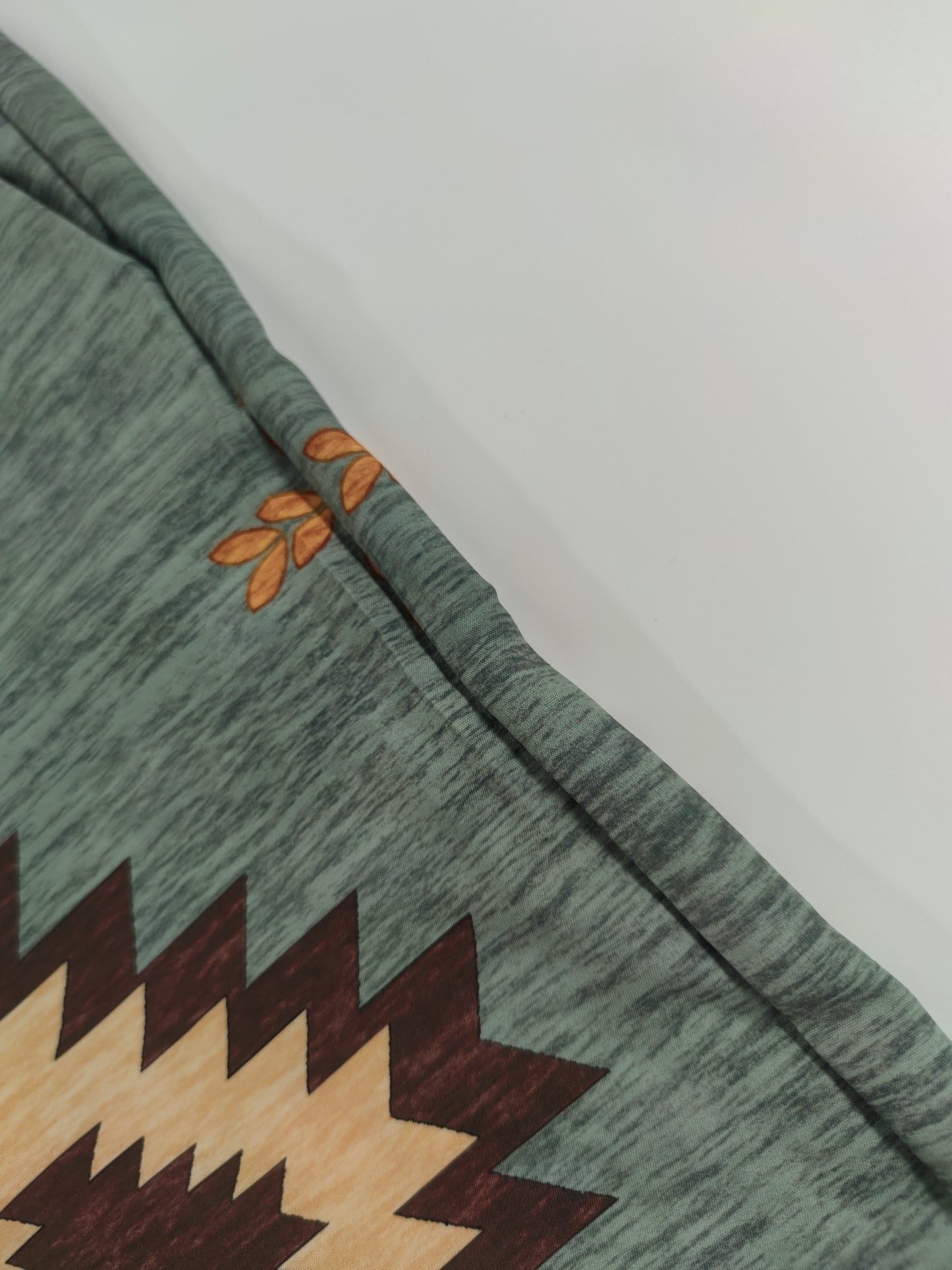 Shorts com padrão gráfico de estilo étnico