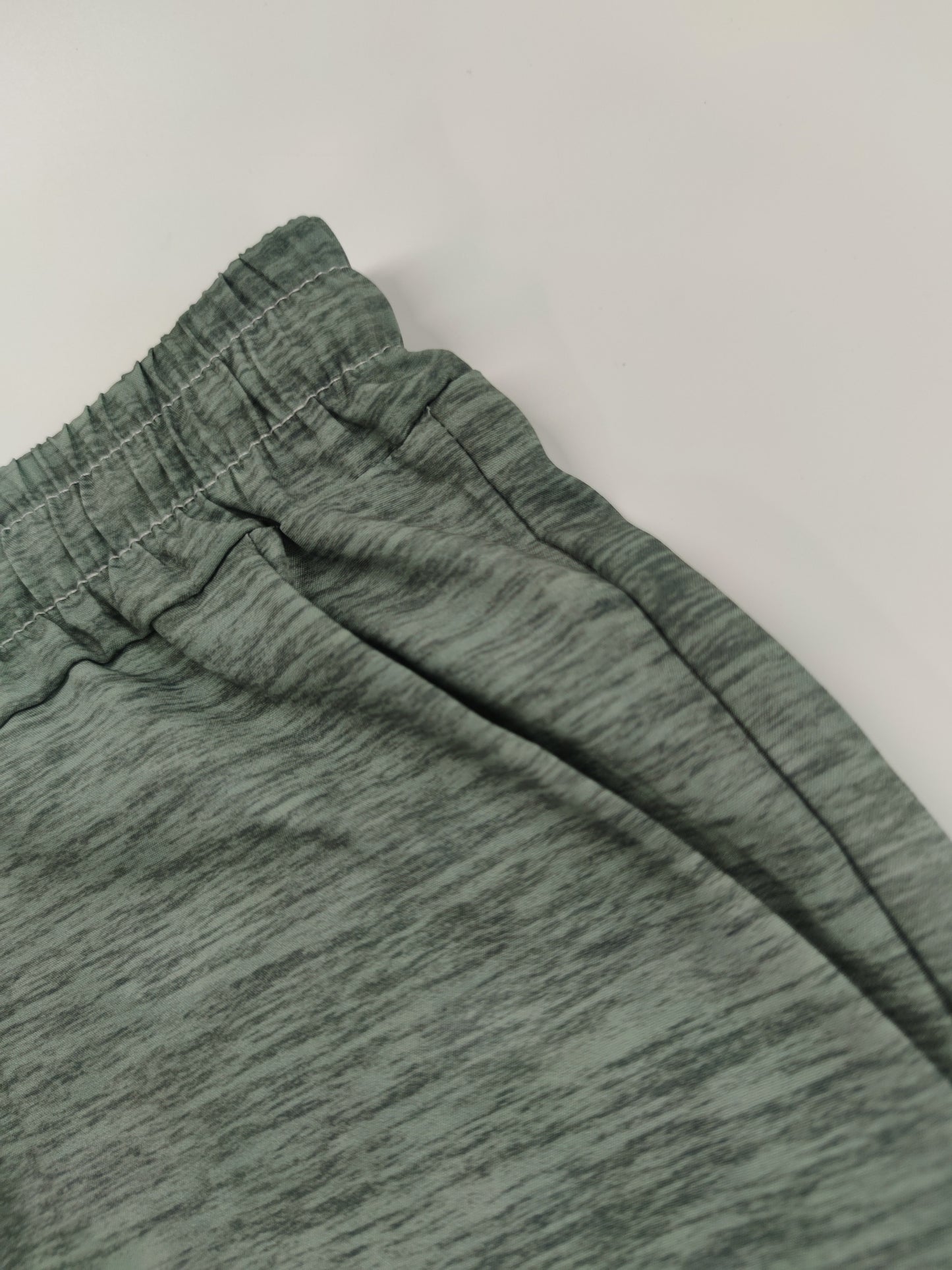 Shorts com padrão gráfico de estilo étnico