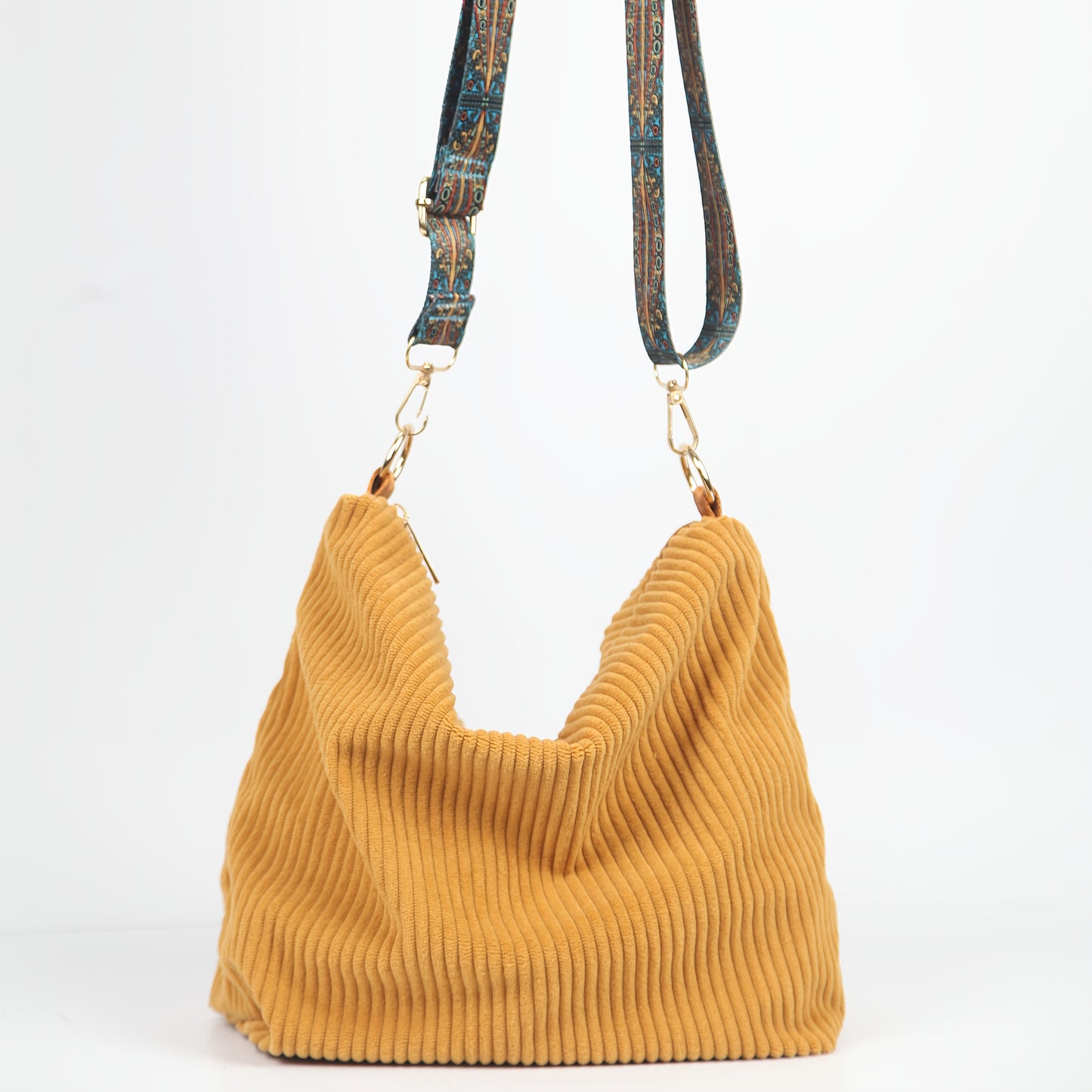 Bolsa de ombro em veludo cotelê