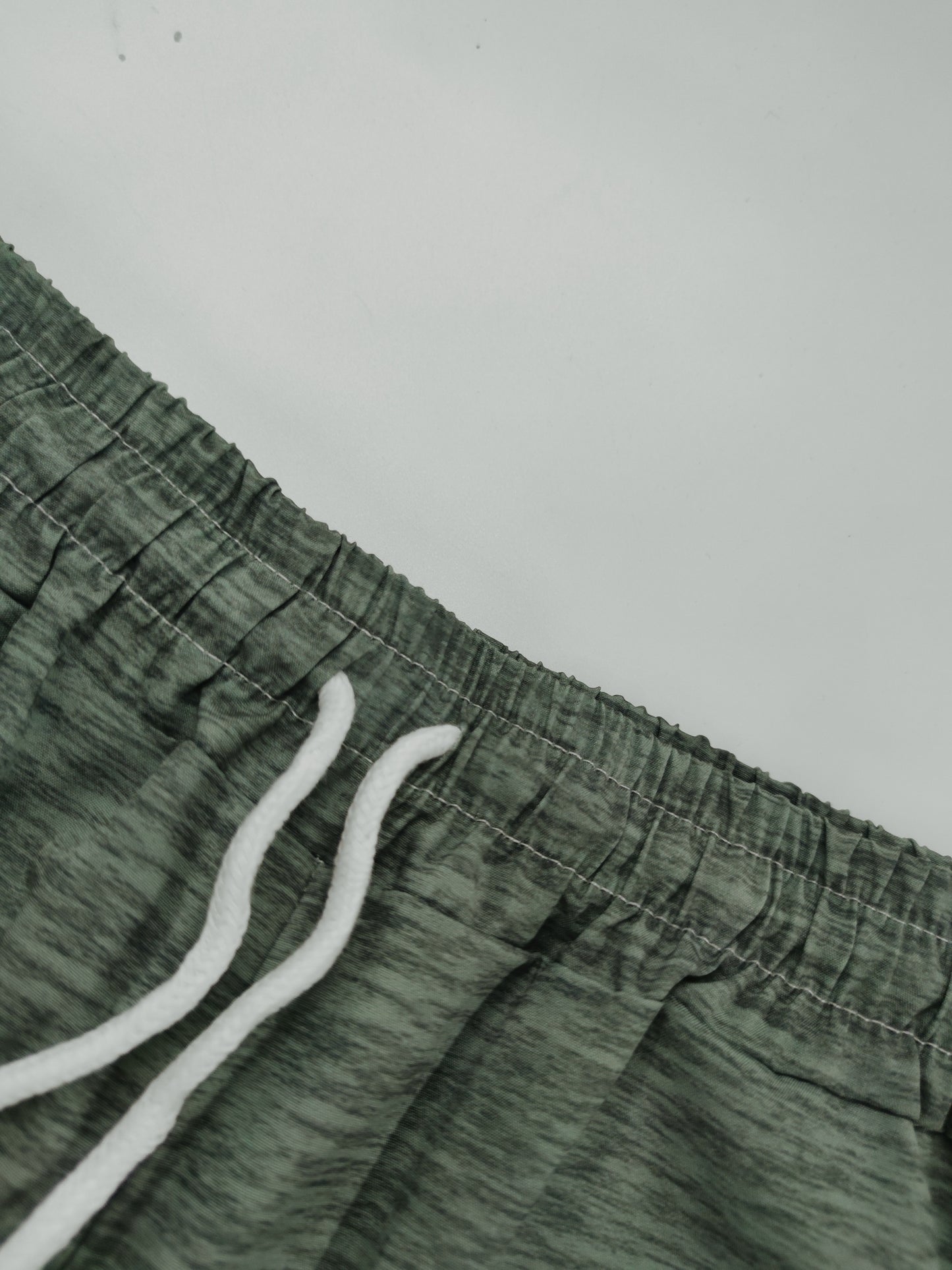 Shorts com padrão gráfico de estilo étnico